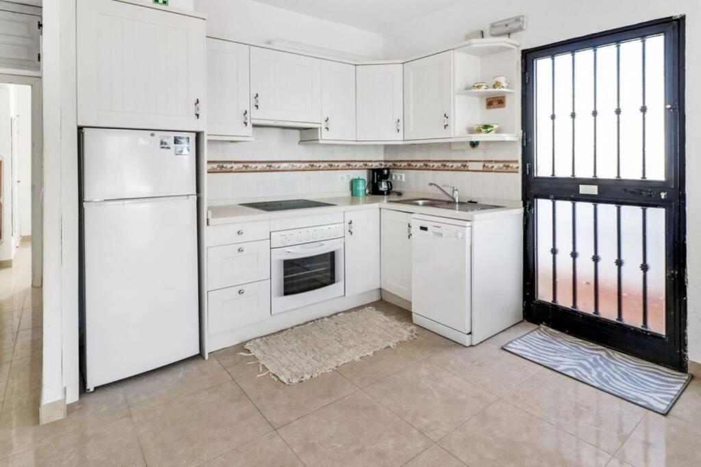 Capistrano Village B, 1 Bedroom + Free Wi-Fi Nerja Zewnętrze zdjęcie